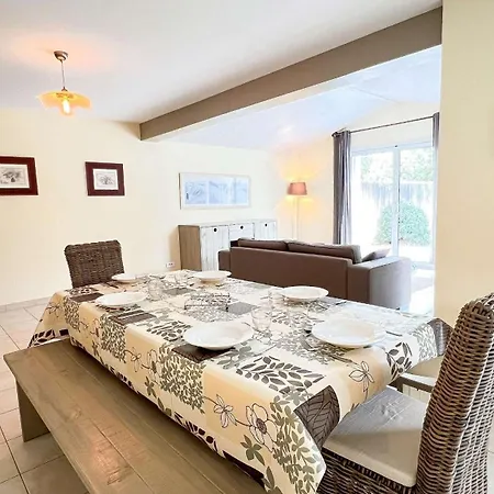 Jolie Maison Familiale Avec Jardin Et Parking Vila