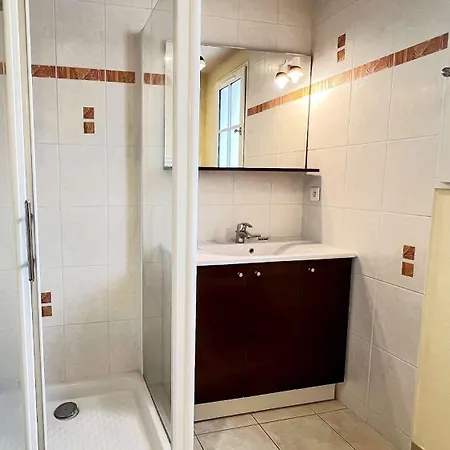 Jolie Maison Familiale Avec Jardin Et Parking Vila