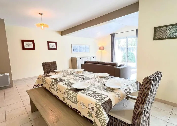 Jolie Maison Familiale Avec Jardin Et Parking Villa