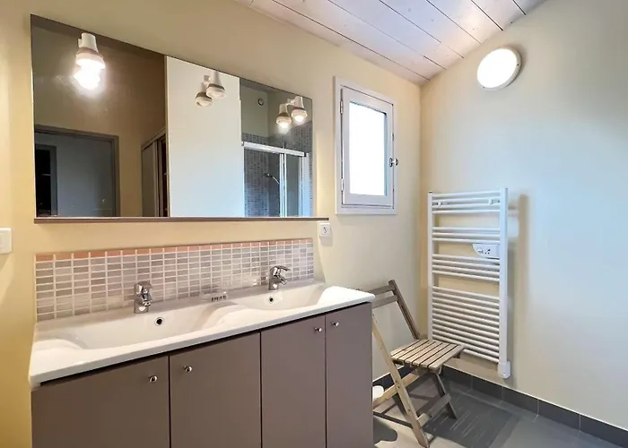 Jolie Maison Familiale Avec Jardin Et Parking Villa