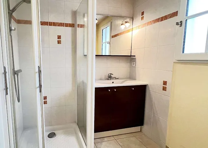 Jolie Maison Familiale Avec Jardin Et Parking Villa